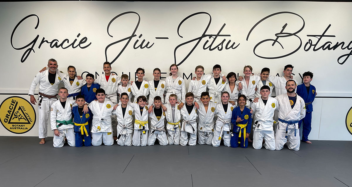 teenagers brazilian jiu jitsu classes at gracie botany group photo after class