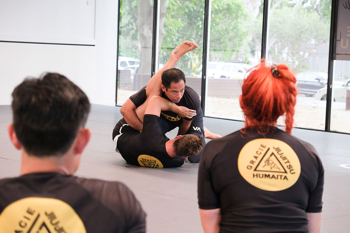 gracie botany bjj academy - instructor showing students a bjj no-gi technique